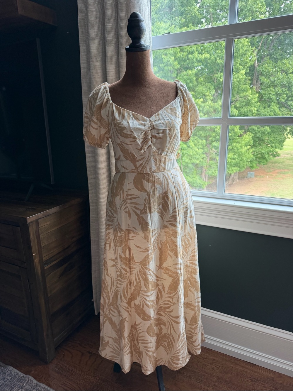 NWT Jessica Simpson Cream Tan Palm Leaf Smocked Midi Dress Puff Sleeve Size M